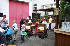 Orgelspieler im Biergarten