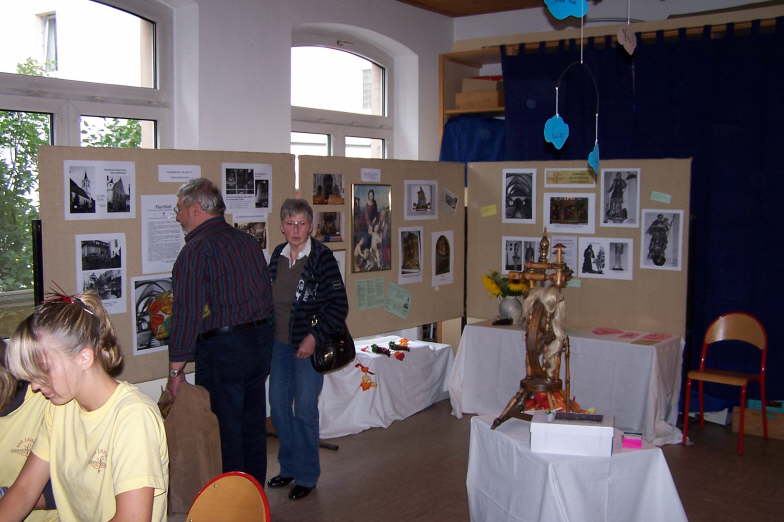 Bilder der Pfarrkirche Hl.Kreuz im Raum der kath.Jugend